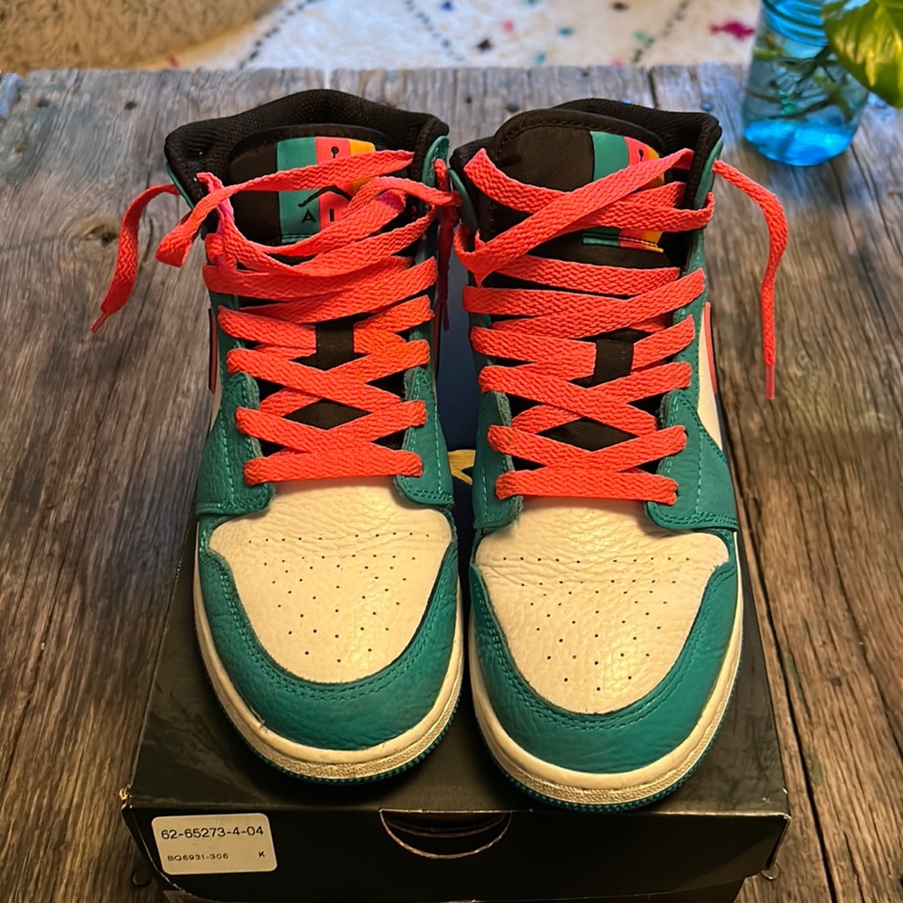 Jordan mid south beach GS size 6. Will for women’s 7-7.5